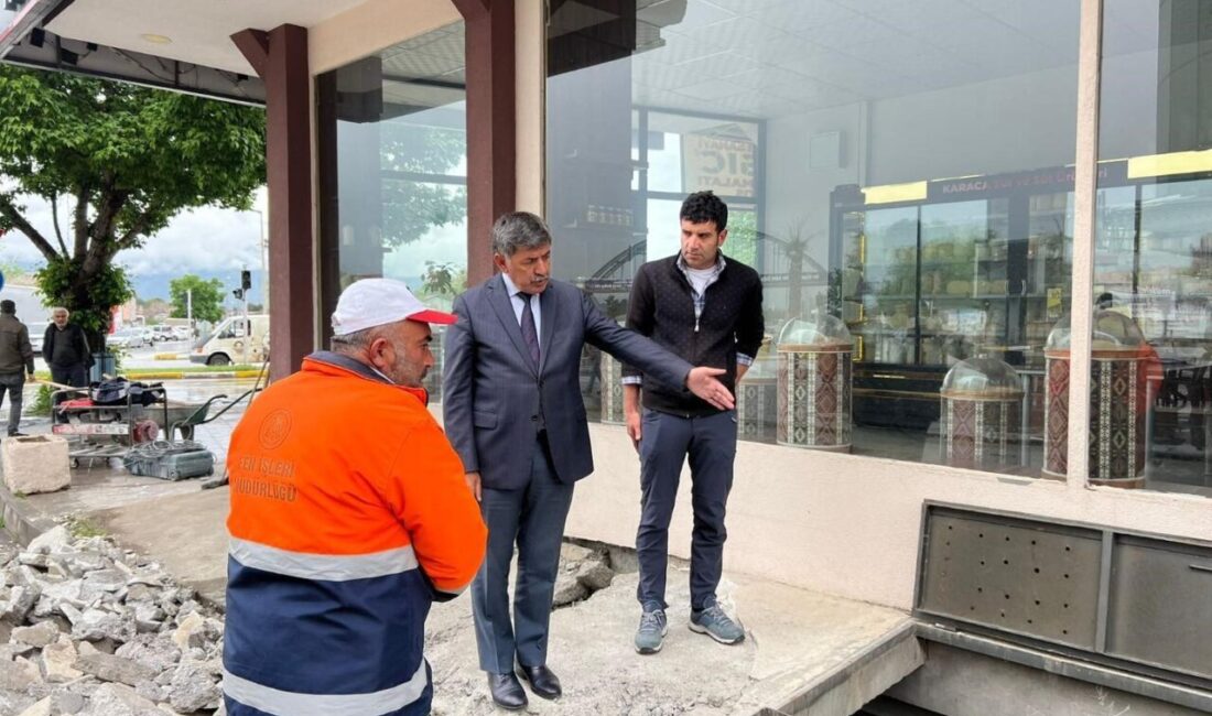 Erzincan Belediye Başkanı Bekir Aksun, sahada görev yapan personelleri denetledi.