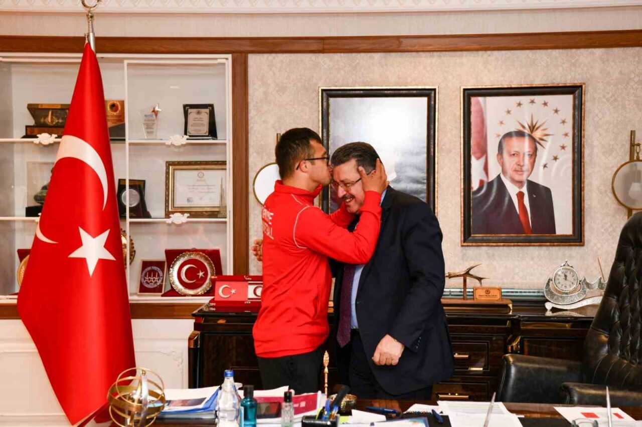 Trabzon Büyükşehir Belediye Başkanı Ahmet Metin Genç, Down Sendromlu Basketbol