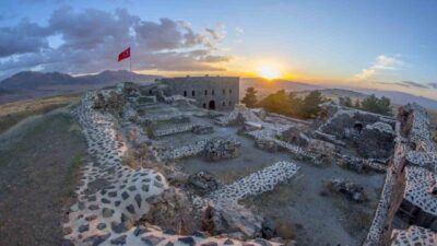 Erzurum Büyükşehir Belediye Başkanı Mehmet Sekmen, Erzurum’da Doğu Cephesi Tarihi
