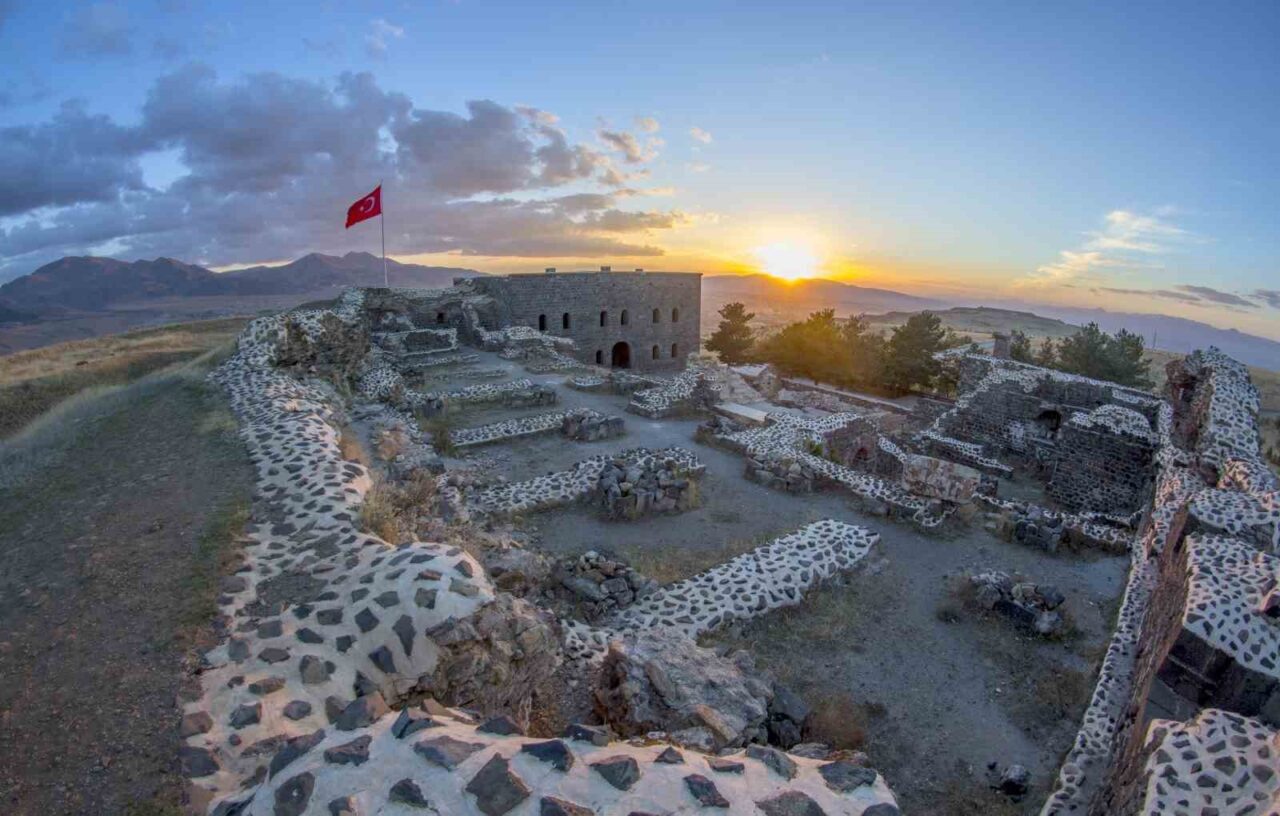 Erzurum Büyükşehir Belediye Başkanı Mehmet Sekmen, Erzurum’da Doğu Cephesi Tarihi
