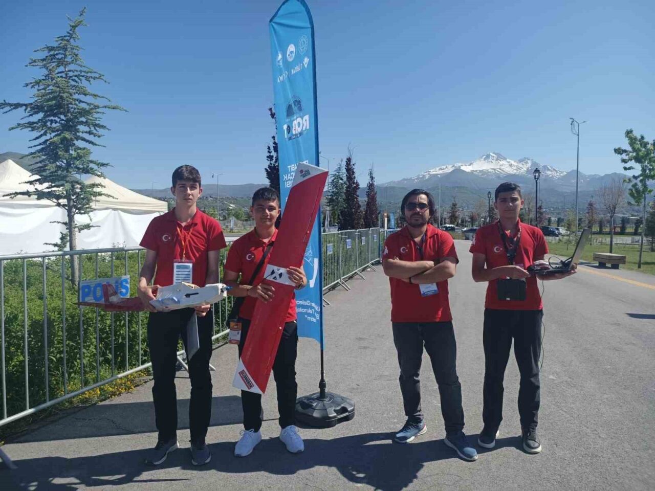 Uluslararası MEB Robot Yarışması’na katılan Bayburt Anadolu İmam Hatip Lisesi