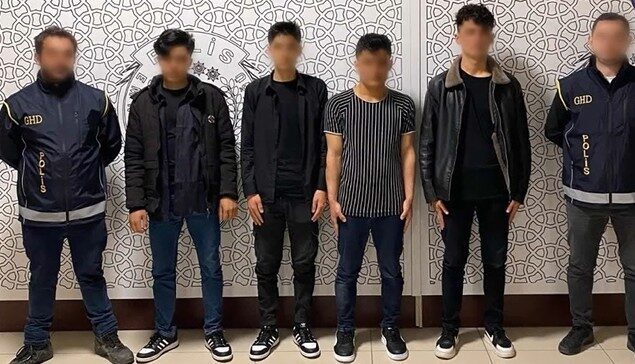 Bayburt’ta 4 düzensiz göçmen ve göçmenleri ülkeye sokan, barınmasına imkan