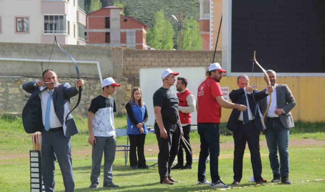 Bayburt’ta Gençlik Haftası etkinlikleri çerçevesinde okçuluk turnuvası düzenlendi. Genç Osman