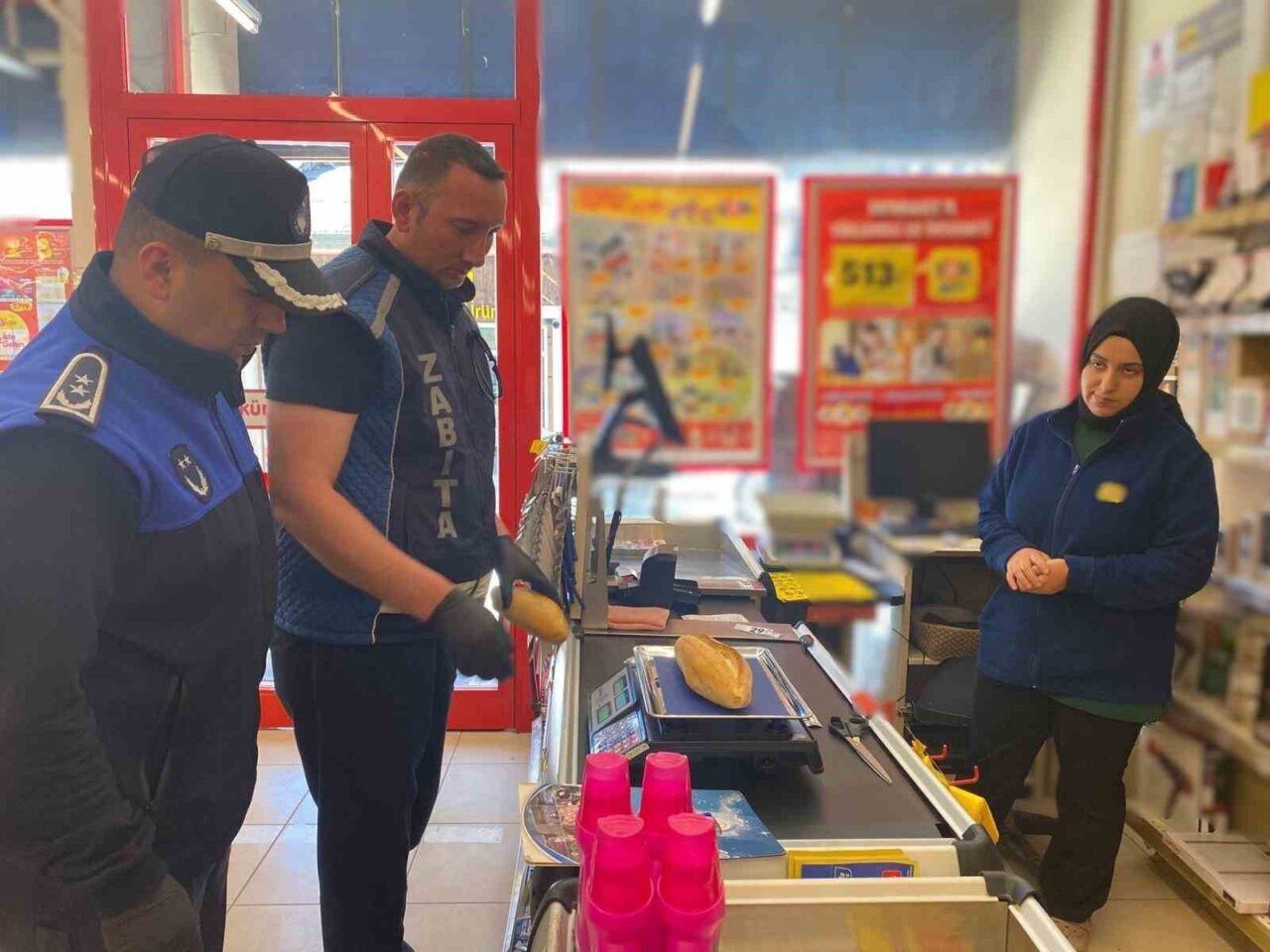 Bayburt’ta Zabıta Müdürlüğü ekiplerinin, hijyen ve gramaj denetimleri devam ediyor.