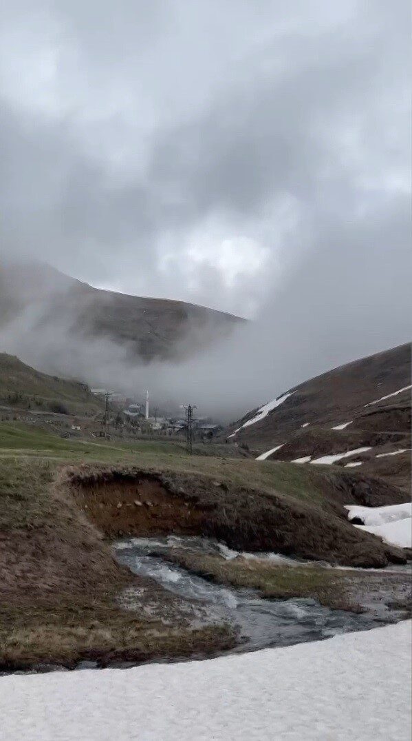 Bayburt’un Aydıntepe ilçesine bağlı 2 bin 300 rakımlı Dumlu köyünün