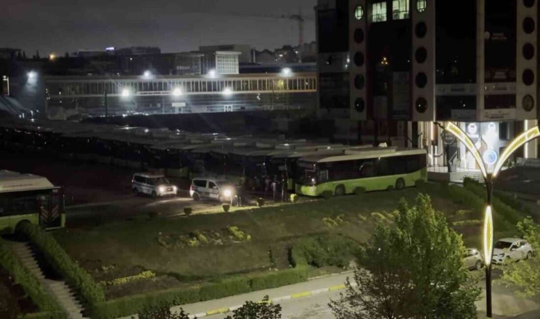 Kocaeli’nin Gebze ilçesinde gece saatlerinde belediyeye ait otobüsü çalmaya çalışan
