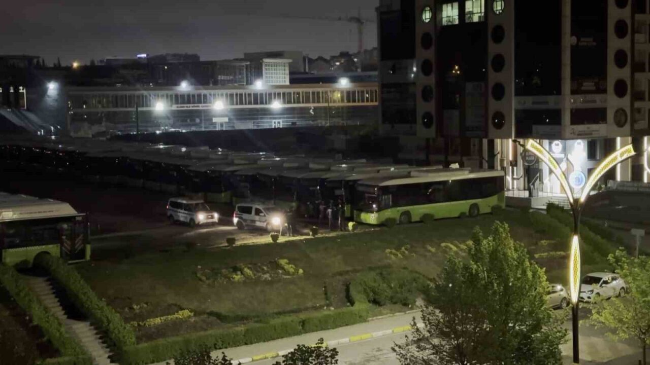 Kocaeli’nin Gebze ilçesinde gece saatlerinde belediyeye ait otobüsü çalmaya çalışan