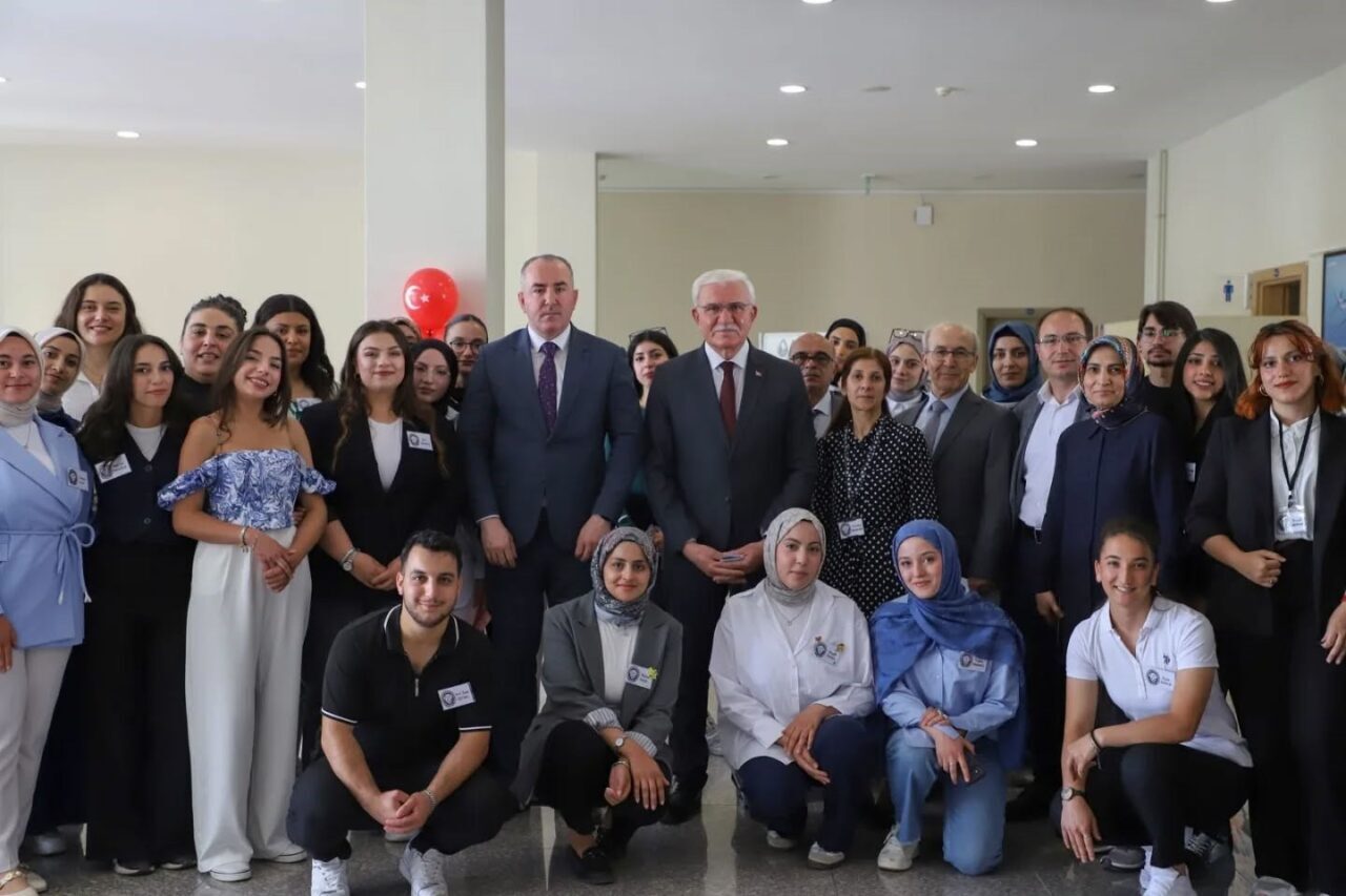 Erzincan Binali Yıldırım Üniversitesi (EBYÜ) Sağlık Yönetimi Bölümü öğrencileri “Bir