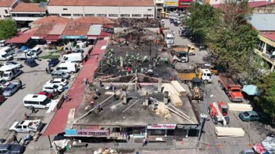 Erzincan Belediye Başkanı Bekir Aksun, Buğday Meydanı’nda yapılan çalışmaları inceleyerek