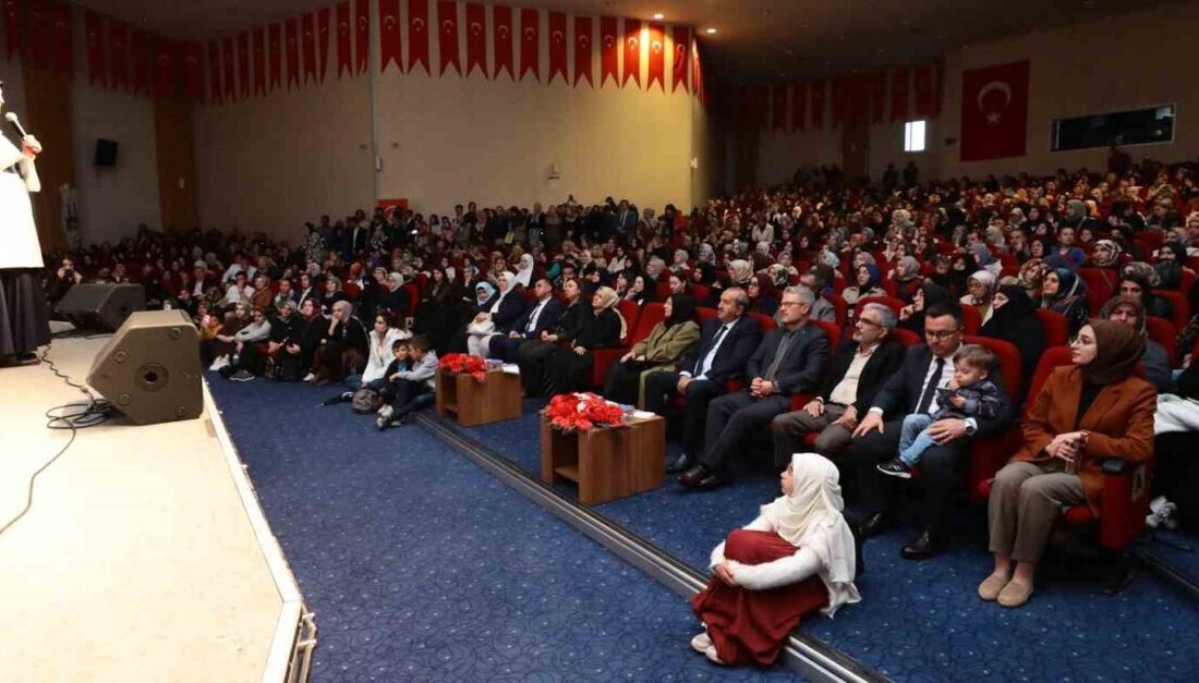 Erzurum Büyükşehir Belediyesi’nin ‘2025 Aile Yılı’ kapsamında düzenlediği “Ailede Rol