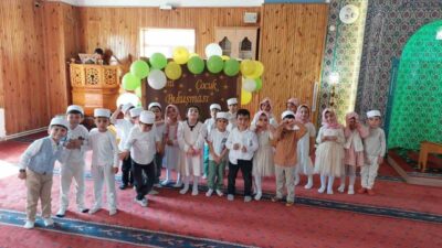 Erzincan’da camii çocuk buluşması gerçekleştirildi. “Şehirlerin Kalbi Camii’de Buluşalım” projesi