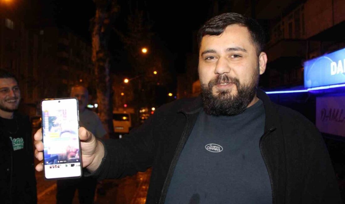 Amasya’da cep telefonuyla canlı yayında oyun oynayan gencin önünde bulunduğu