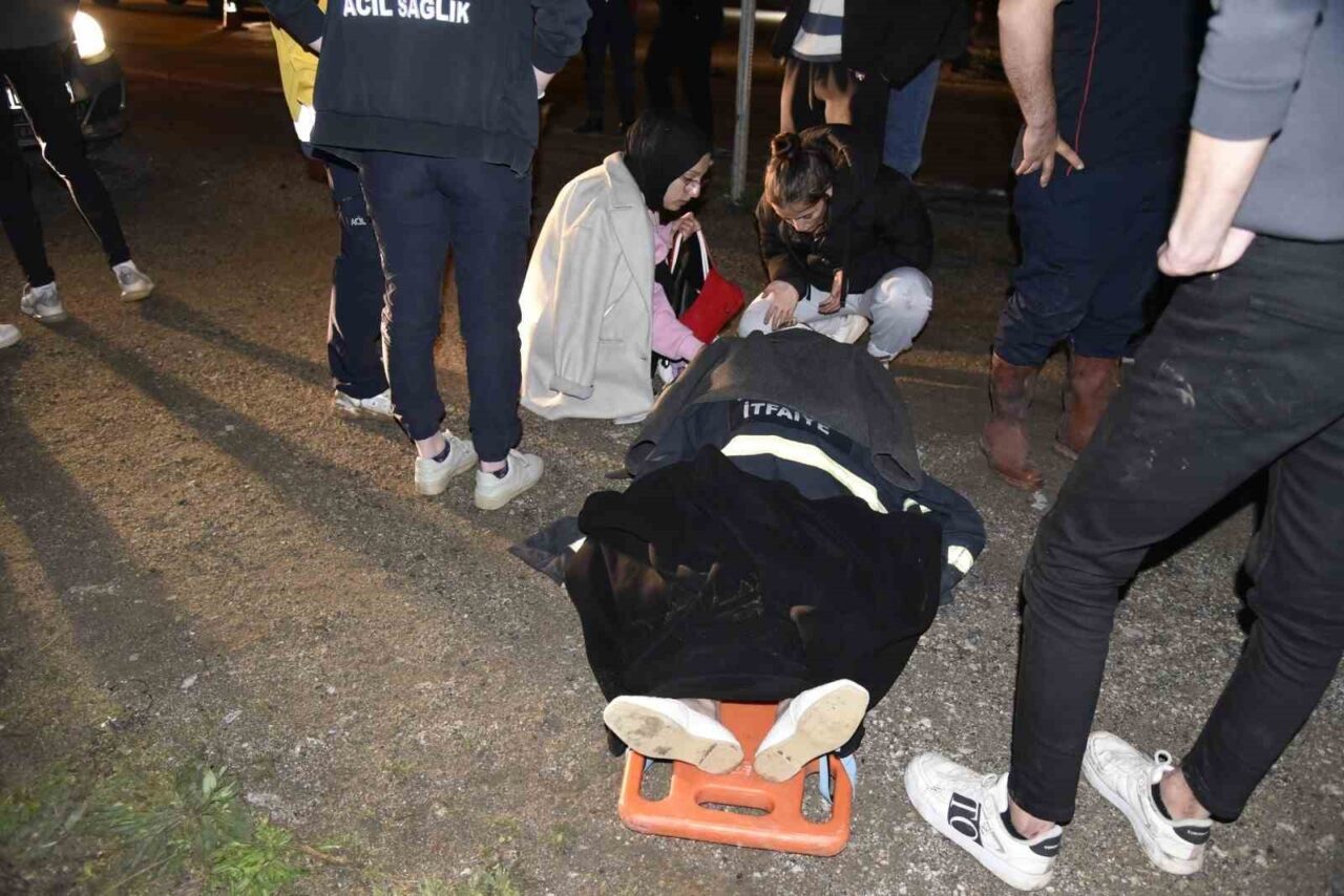 Gümüşhane’nin Kelkit ilçesinde meydana gelen trafik kazasında çarpıştıktan sonra savrulan