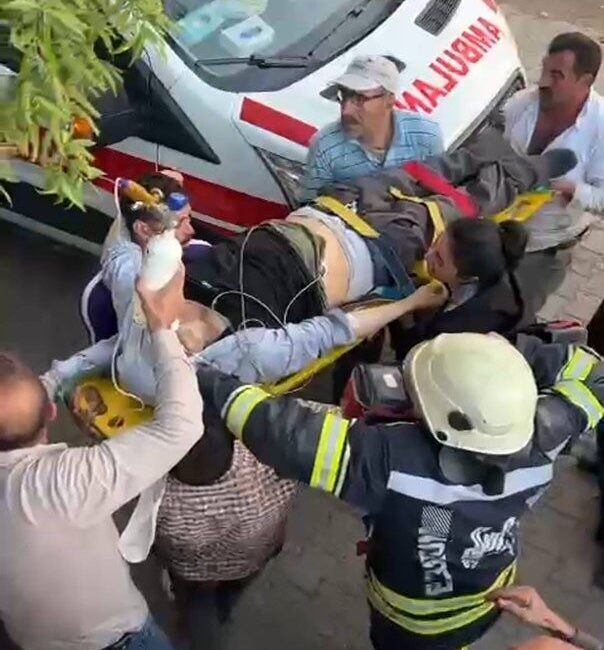 Erzurum’un Pasinler ilçesinde, çatıda rahatsızlanan ve ulaşılması zor bir yerde