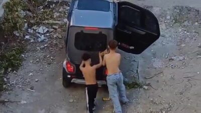Kocaeli’de babalarına ait elektrikli aracı izinsiz alan iki çocuk, yaklaşık