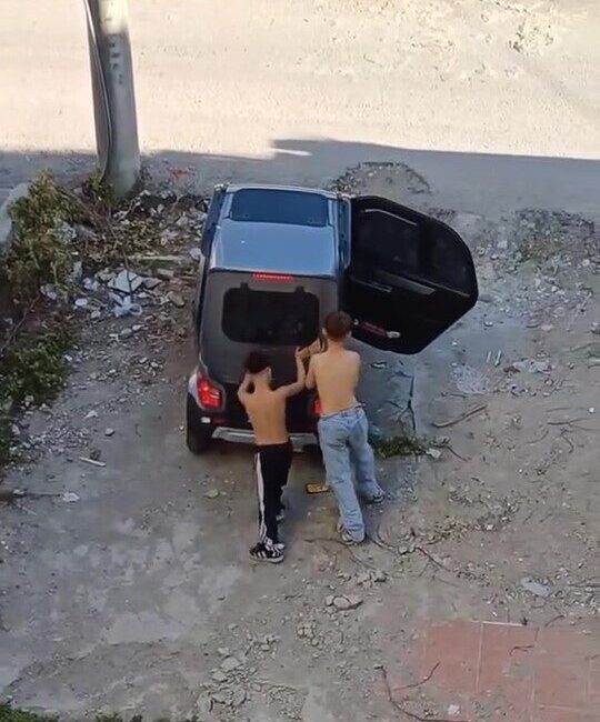 Kocaeli’de babalarına ait elektrikli aracı izinsiz alan iki çocuk, yaklaşık