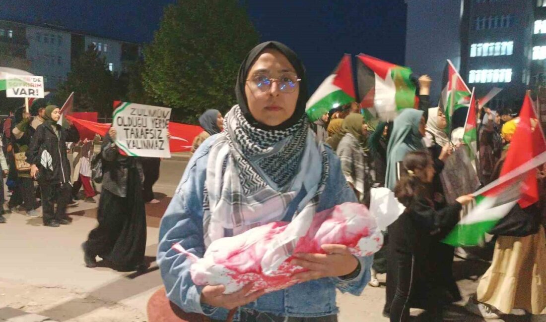 Sivas’ta Cumhuriyet Üniversitesi öğrencileri, İsrail’in Gazze’de devam ettirdiği katliam ve