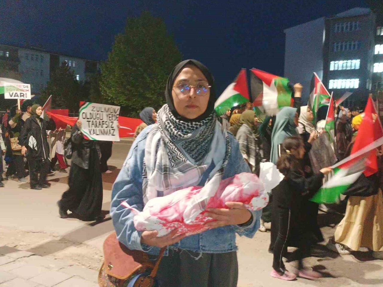 Sivas’ta Cumhuriyet Üniversitesi öğrencileri, İsrail’in Gazze’de devam ettirdiği katliam ve