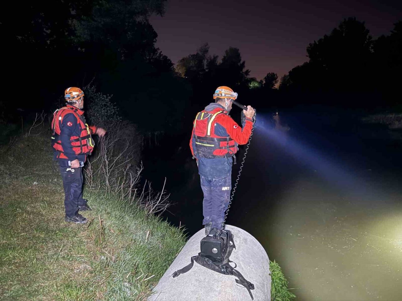 Sakarya’nın Erenler ilçesinde gece saatlerinde Sakarya Nehri’ne düşen 35 yaşındaki