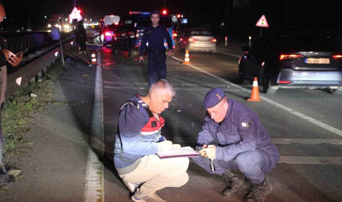 Sakarya’nın Erenler ilçesi D-100 kara yolunda elektrikli bisiklet ile motosikletin