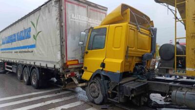 Sakarya’nın Serdivan ilçesi D-100 kara yolunda 2 tır ve 2
