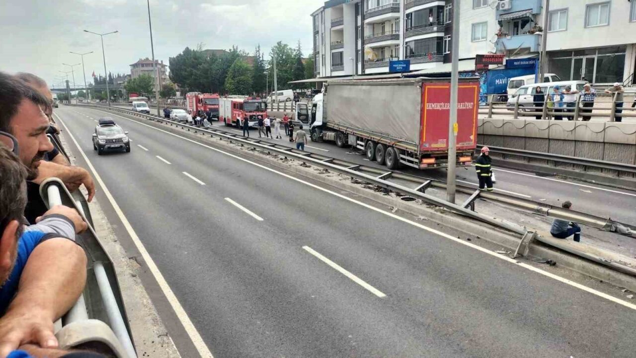 Sakarya’nın Pamukova ilçesi D-650 karayolunda bulunan alt geçitte tır ile