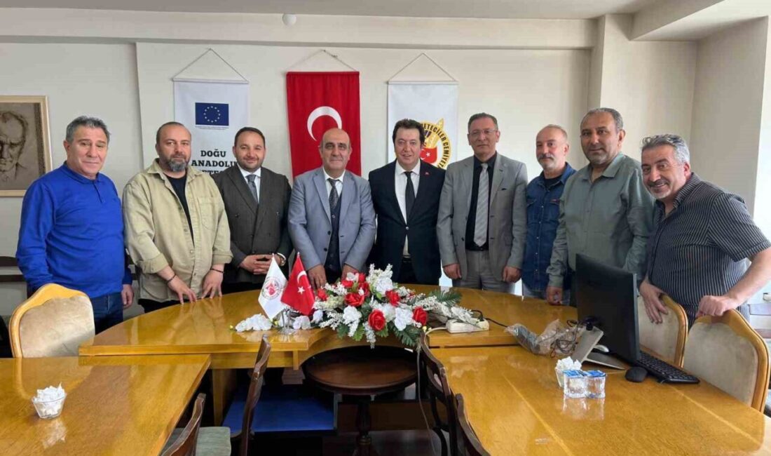 Doğu Anadolu Gazeteciler Cemiyeti (DAGC) genel kurulunda Ayhan Türkez ve