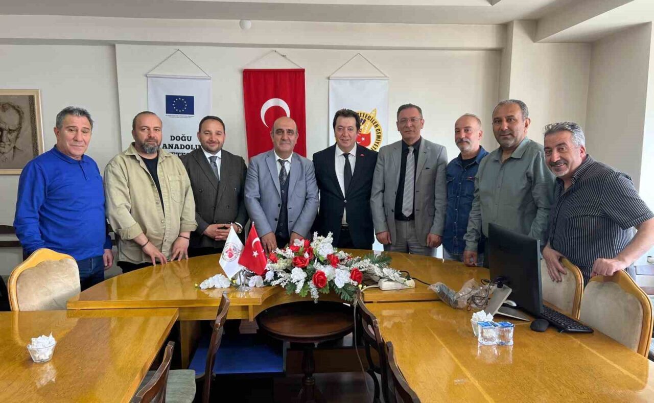 Doğu Anadolu Gazeteciler Cemiyeti (DAGC) genel kurulunda Ayhan Türkez ve