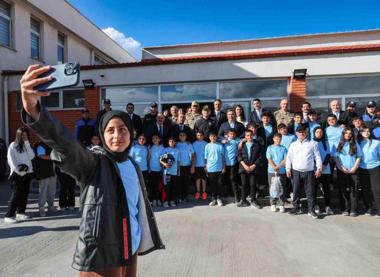 Erzincan Valisi Hamza Aydoğdu, beraberindeki birim amirleriyle birlikte “Değer Erzincan