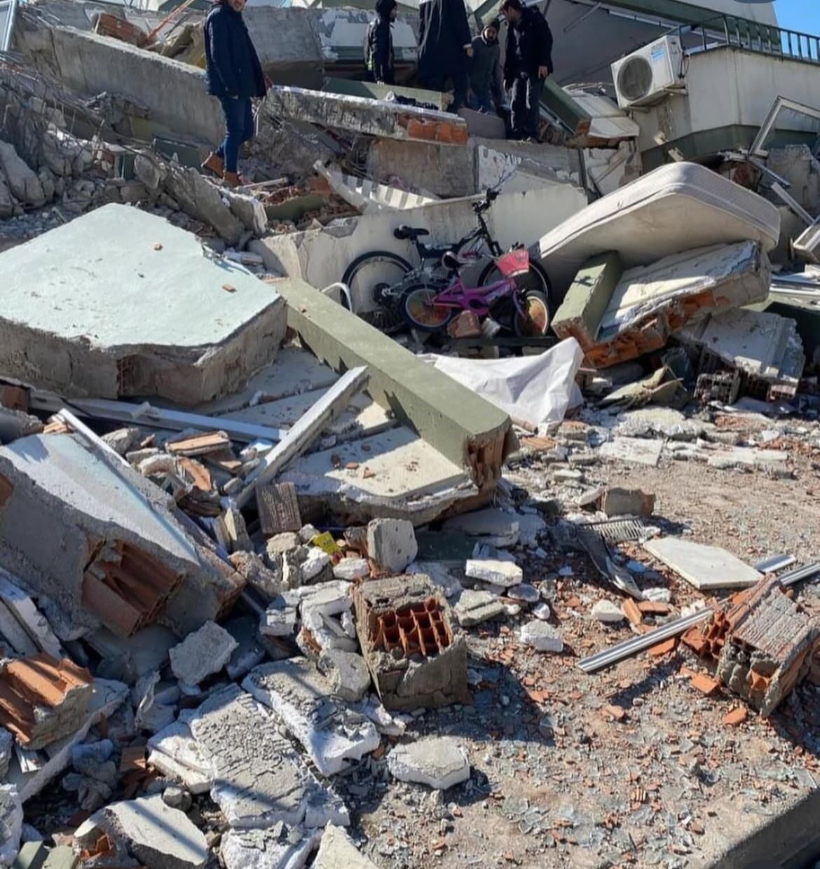 Kahramanmaraş merkezli meydana gelen depremlerde 4 bloklu Çuhadar Sitesi’nin yıkılmasına