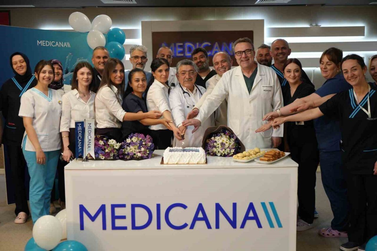 Samsun’da kalp damar cerrahları, meslek yaşamlarında 10 bininci kalp ameliyatına