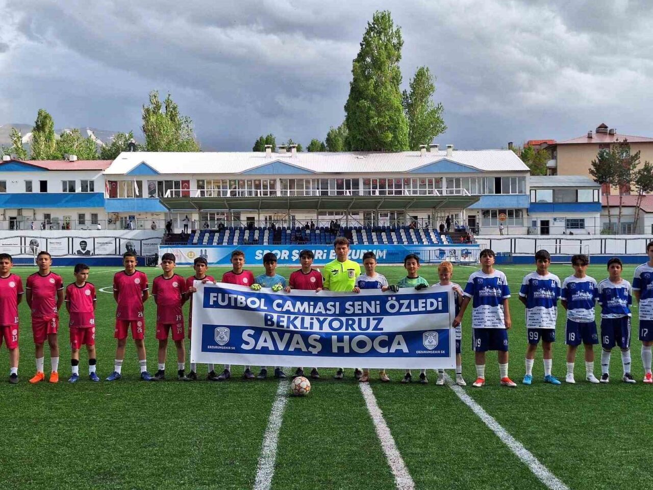 Erzurumşehir SK U-13 takımı açtığı pankartlarla herkesi duygulandırdı. Haftalardır yoğun