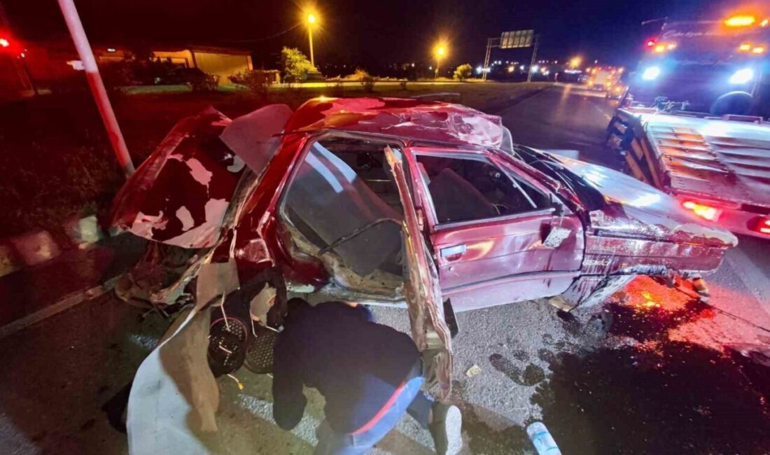 Sakarya’nın Kaynarca ilçesi D-020 kara yolunda sürücüsünün kontrolünden çıkarak refüje