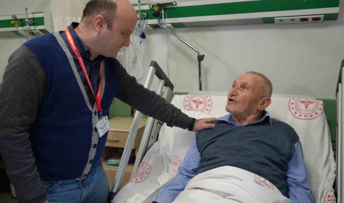 Samsun Eğitim ve Araştırma Hastanesi’nde 80 yaşındaki bir hastaya, nadir