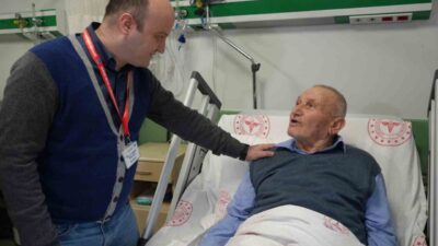 Samsun Eğitim ve Araştırma Hastanesi’nde 80 yaşındaki bir hastaya, nadir