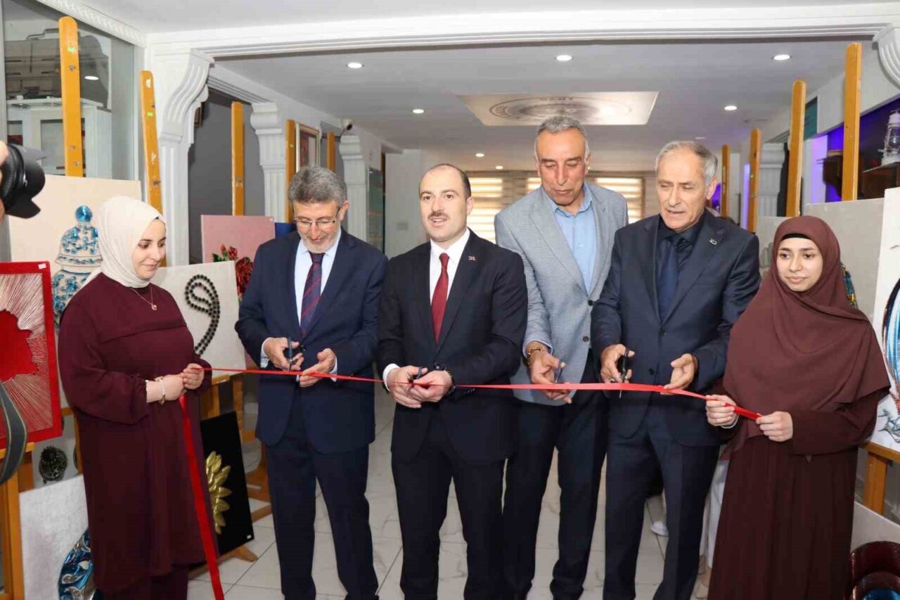 Oltu Halk Eğitim Müdürlüğü tarafından düzenlenen el emeği göz nuru