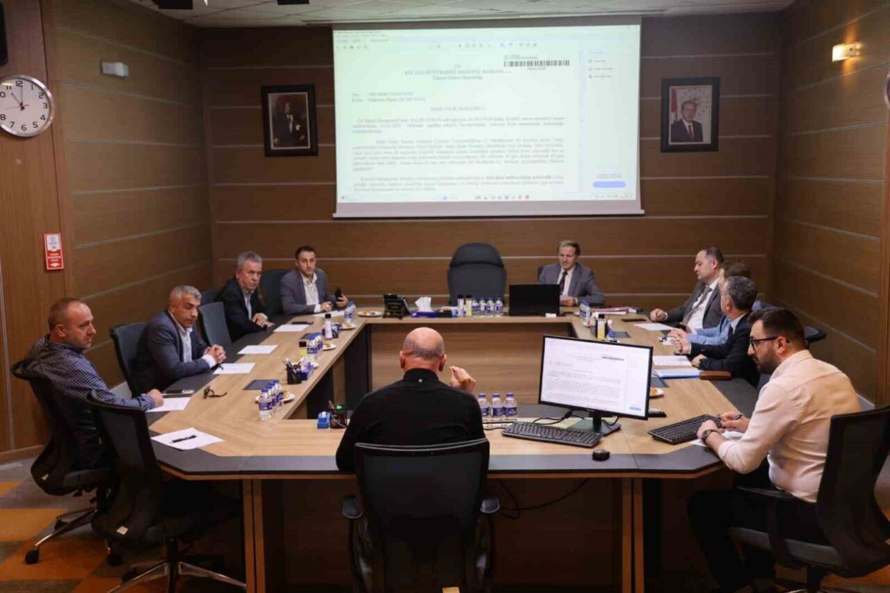 Kocaeli Büyükşehir Belediyesi encümen toplantısında, son kullanma tarihi geçmiş ürünleri