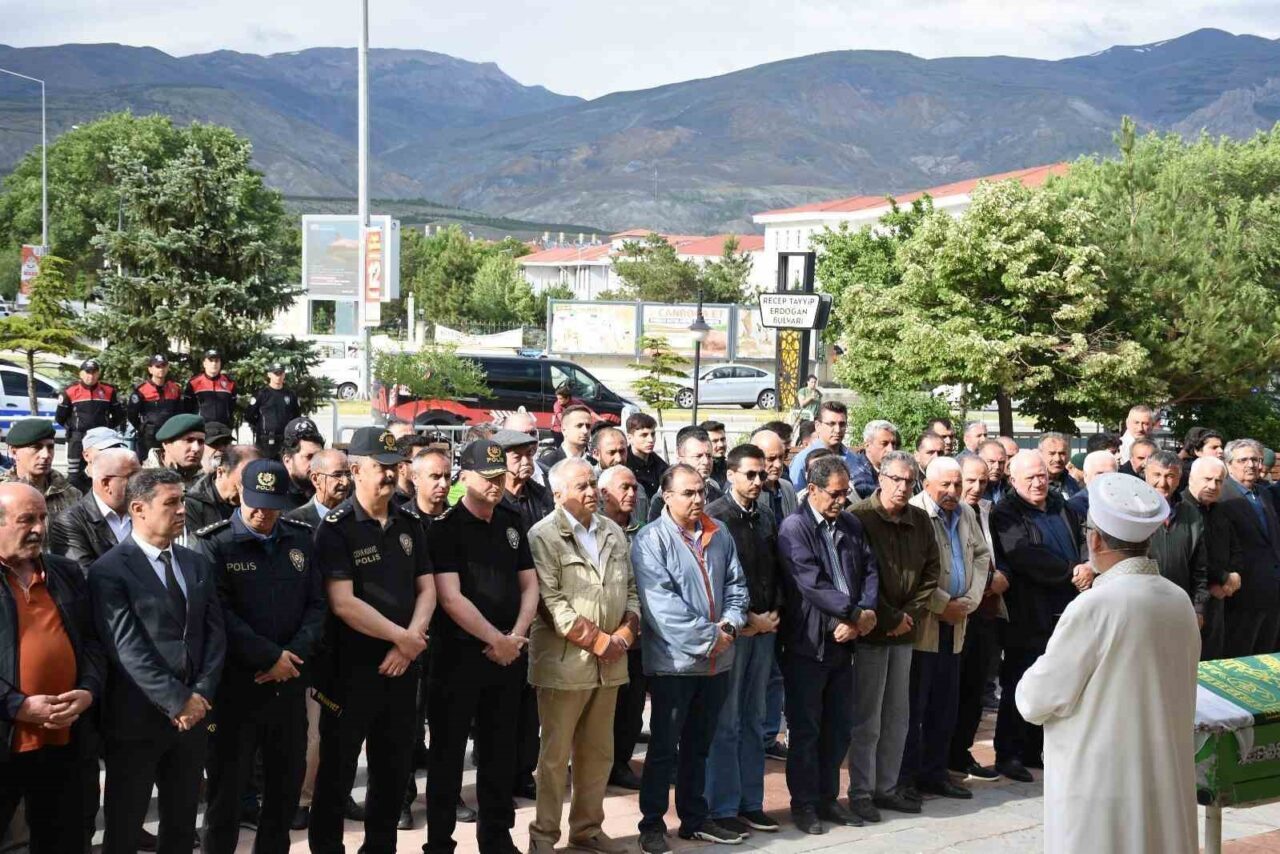 İstanbul Teftiş Kurulu Başkanlığından emekli olan 1. Sınıf Emniyet Müdürü