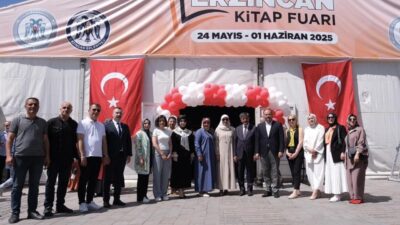 Erzincan Belediye binası önünde kurulan bin metrekarelik çadırda Erzincan Kitap