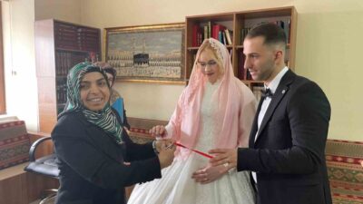 Estonya’dan gelip Erzincan’a yerleşen Janelika Müslümanlığı kabul ederek, Erzincan Müftülüğünde