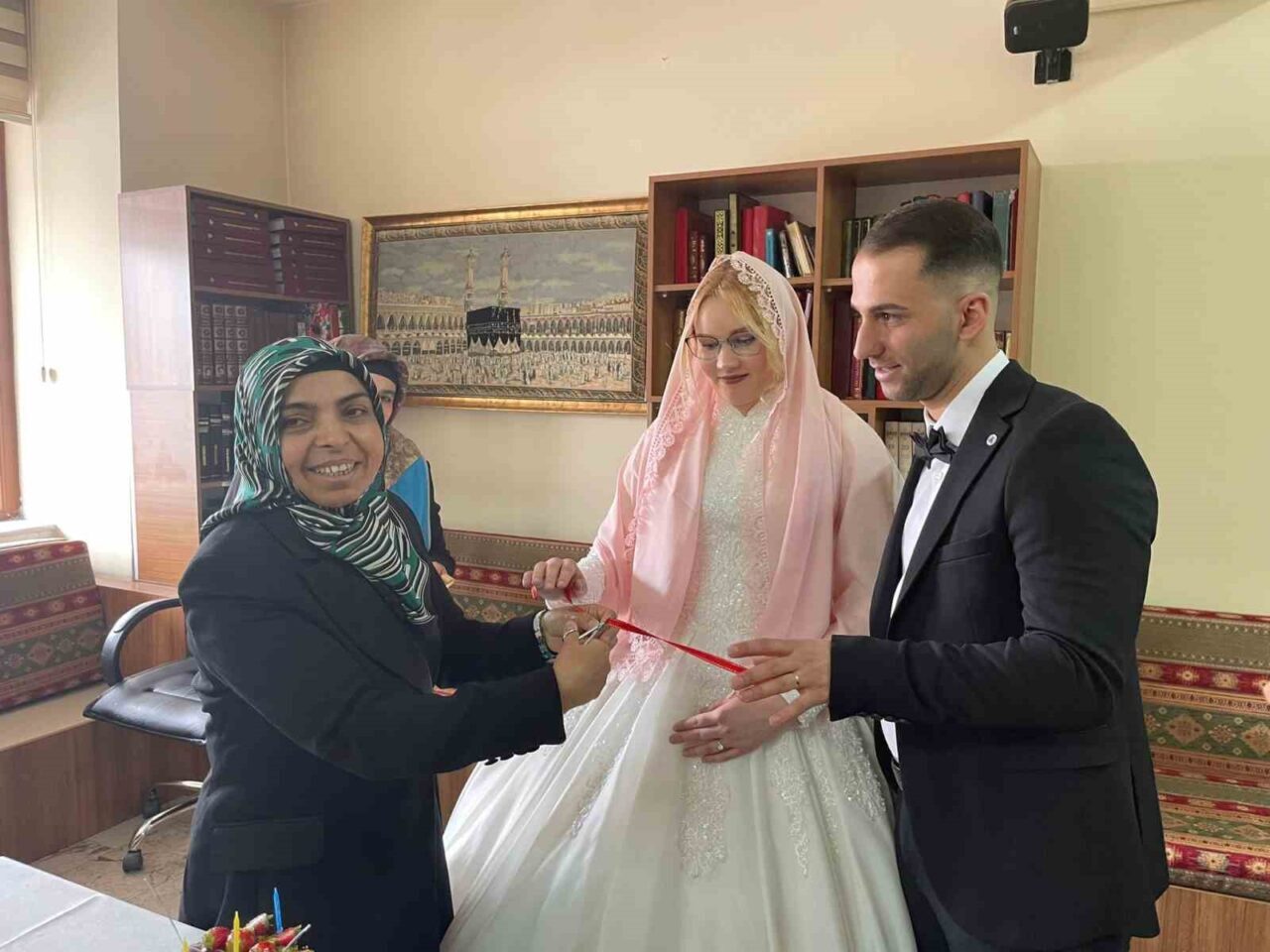 Estonya’dan gelip Erzincan’a yerleşen Janelika Müslümanlığı kabul ederek, Erzincan Müftülüğünde