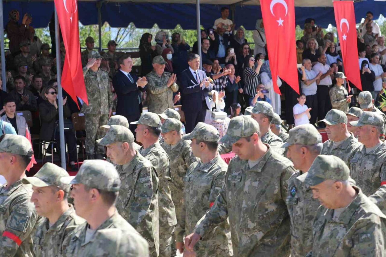 Erzincan’da 54 engelli birey, bir günlüğüne askerlik yapmanın gururunu ve