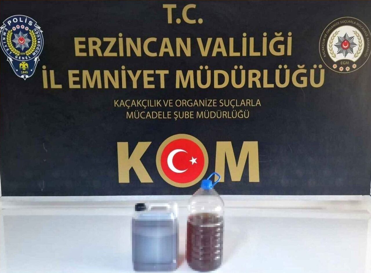Erzincan’da bir eve yapılan baskında 8 litre kaçak içki ele
