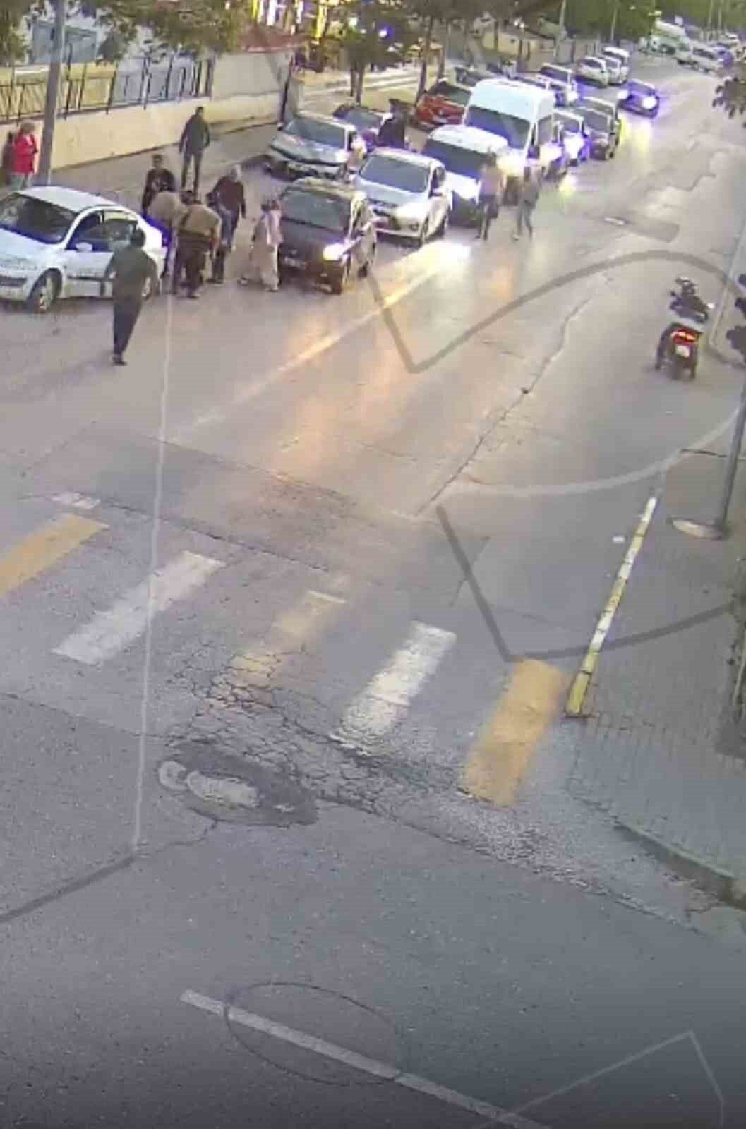 Erzincan’da hareket halindeki aracın içinde 8 aylık bebeğin boğazına yiyecek