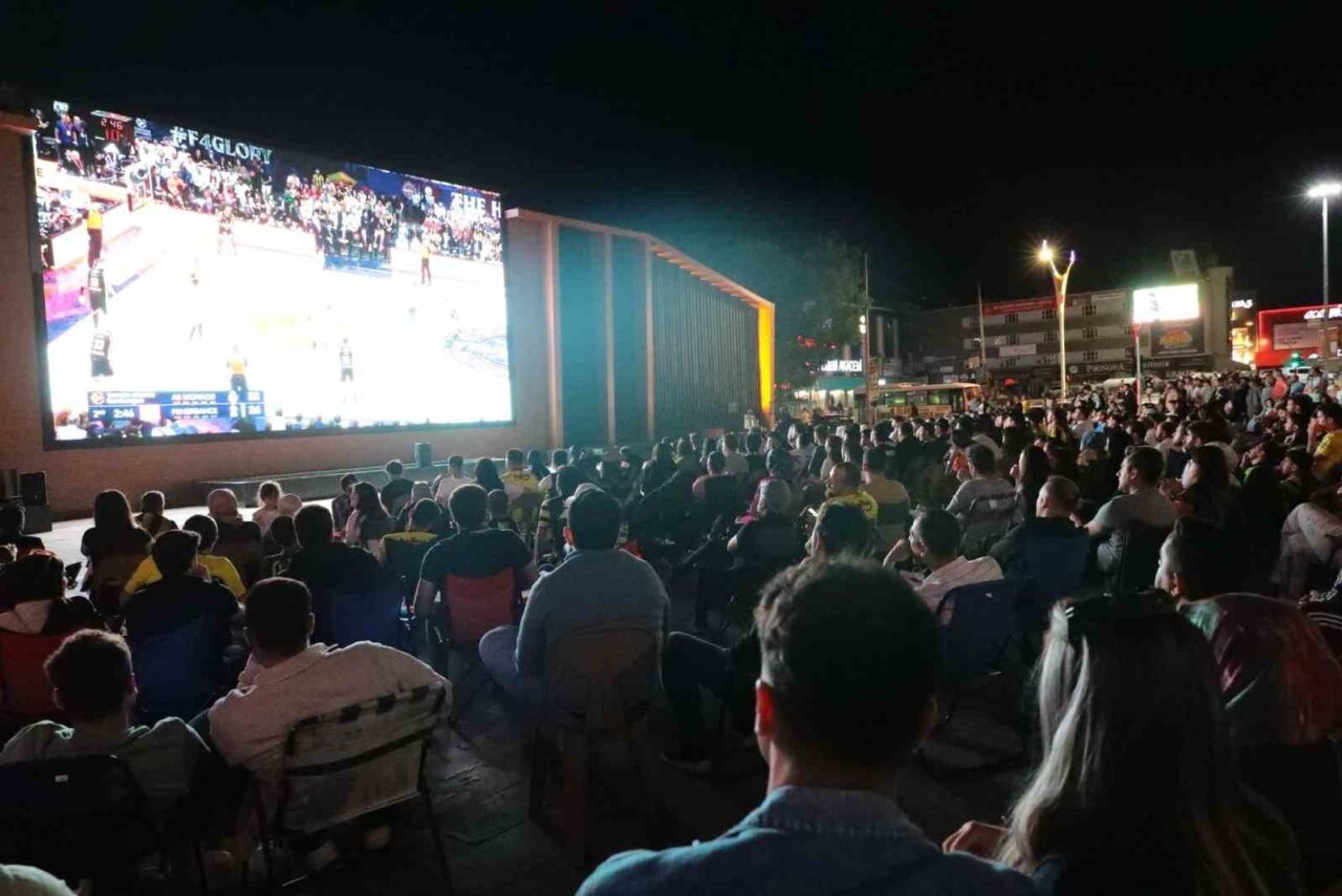 Erzincan’da basketbol severler, EuroLeague Finali’nde Fenerbahçe Beko’yu desteklemek için dev