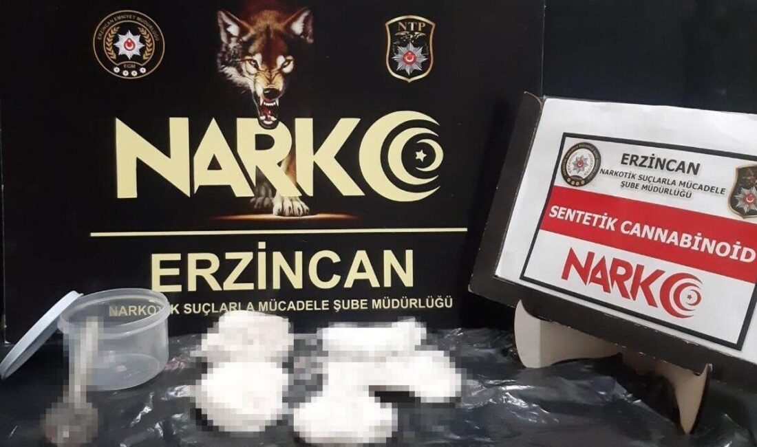Erzincan’da peçeteye emdirilmiş uyuşturucu madde ele geçirildi Erzincan’da polis ekiplerinin gerçekleştirdiği uyuşturucu operasyonunda sentetik cannabinoid (Bonzai) maddesi
