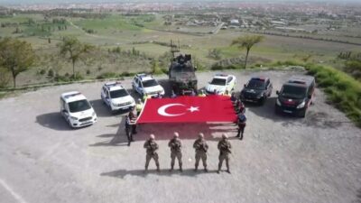 Erzincan’da polisler, gençlerin 19 Mayıs Atatürk’ü Anma, Gençlik ve Spor