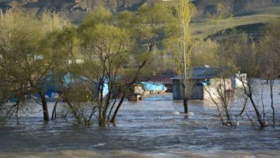 Erzincan’ın Tercan ilçesinde sağanak sonrası bazı tarım arazileri su altında