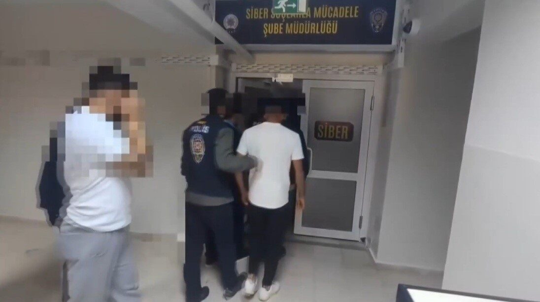 Erzincan polisinin düzenlediği siber suç operasyonunda 9 şüpheli gözaltına alındı.