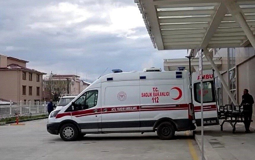 Erzincan’da otomobil ile motosikletin çarpışması sonucu meydana gelen trafik kazasında